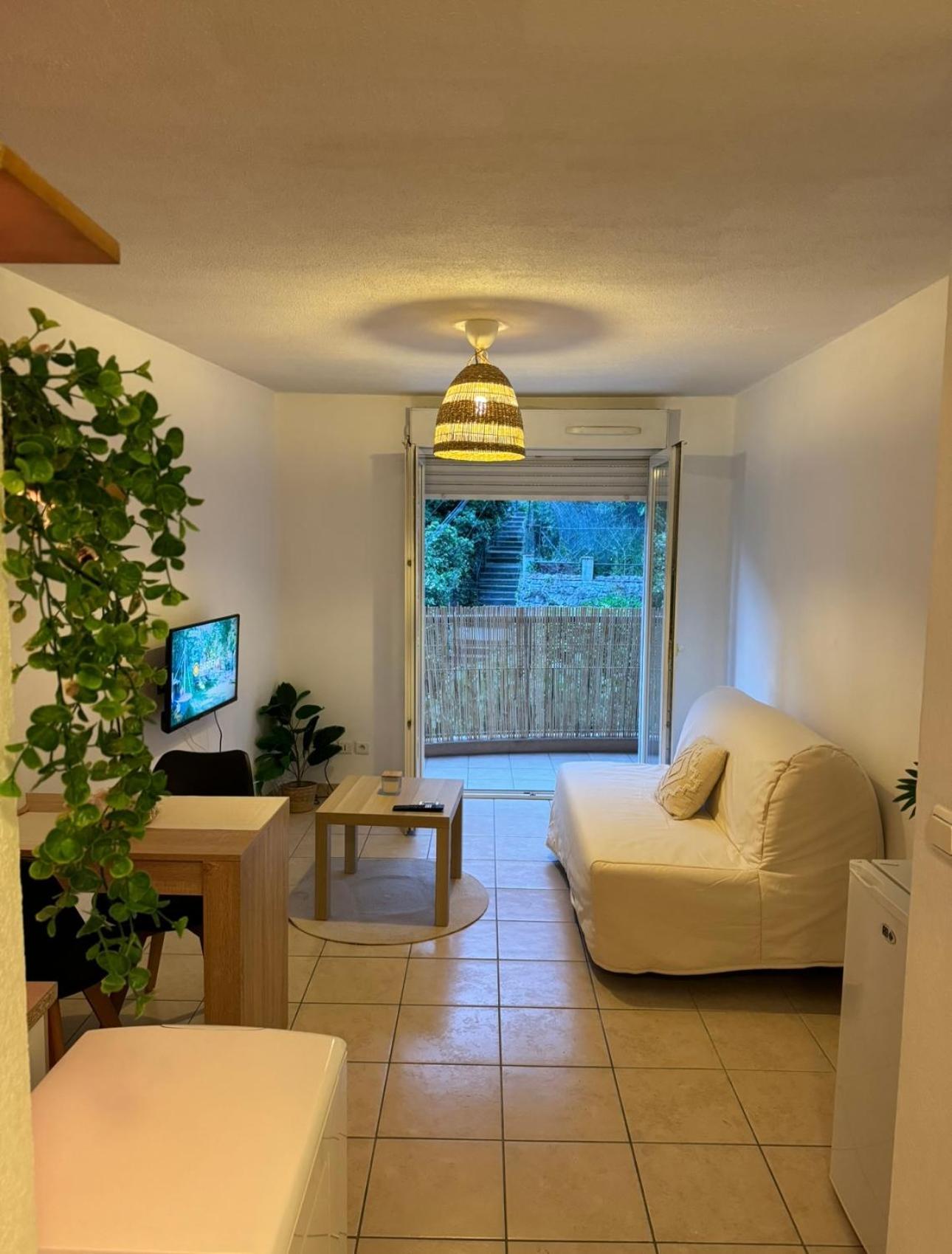 Studio Confortable Avec Vue Ніцца Екстер'єр фото
